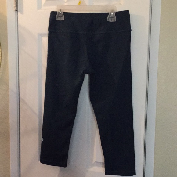 Lululemon active capris leggings size similar s - Picture 5 of 7